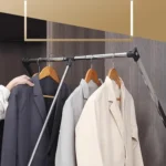 رگال آسانسوری لباس داسی نصب شده همراه لباسها